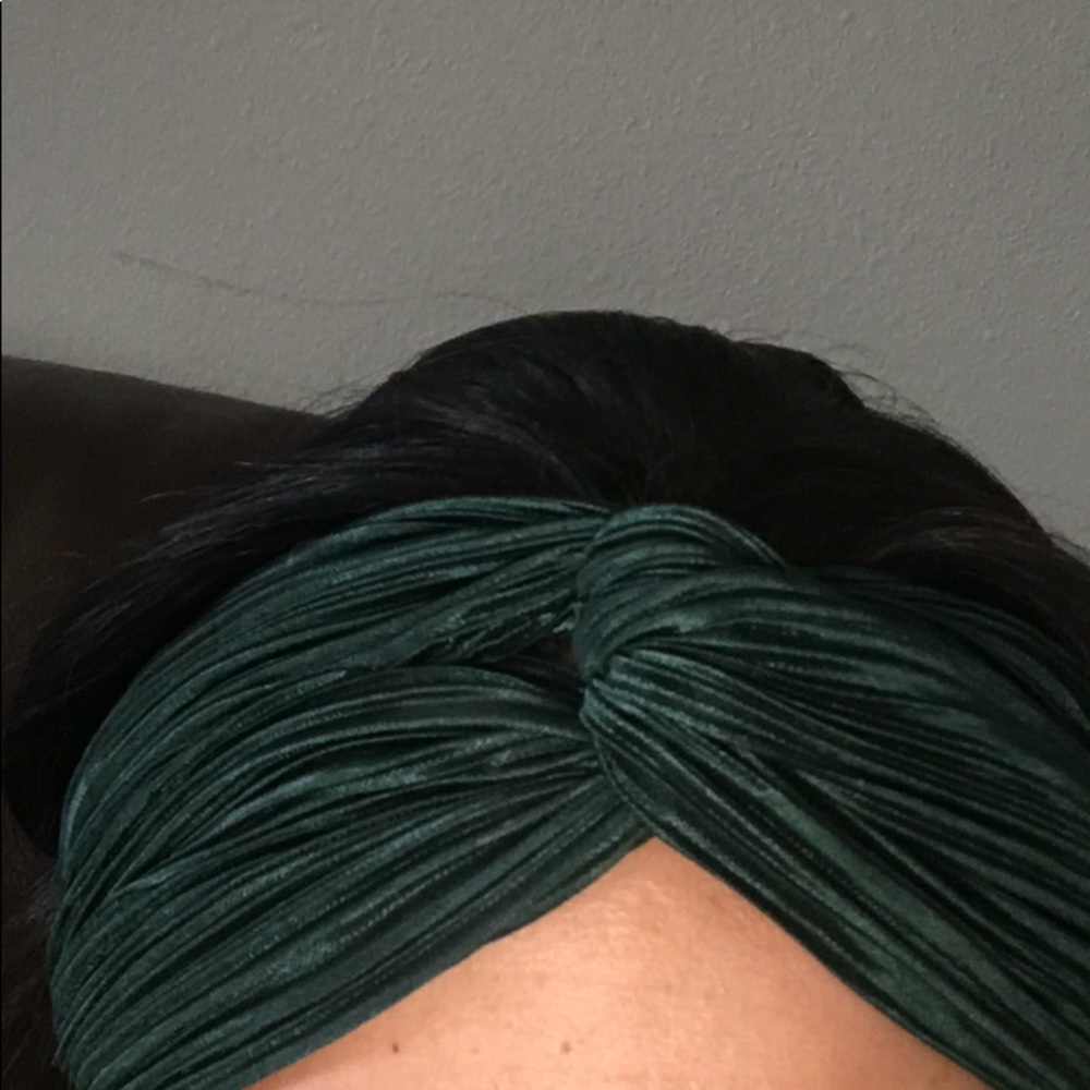 Navy green American eagle headband.